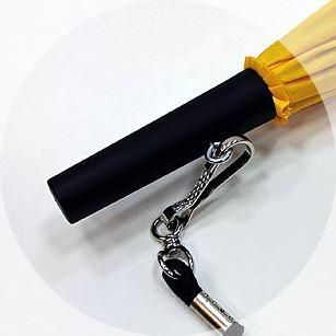 schwarzer Top aus Kunststoff